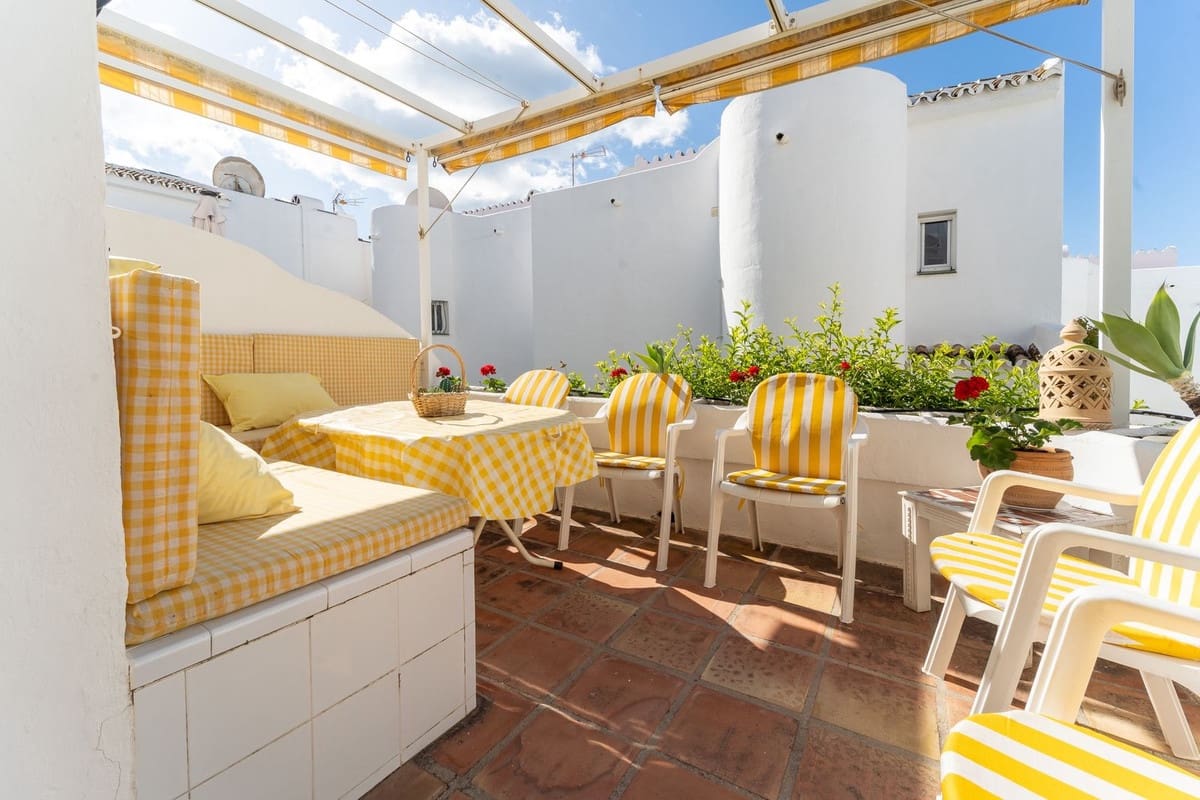 2 bedroom Semi-detached Villa for sale in Mijas Costa with pool - € 460,000 (Ref: 9972736)