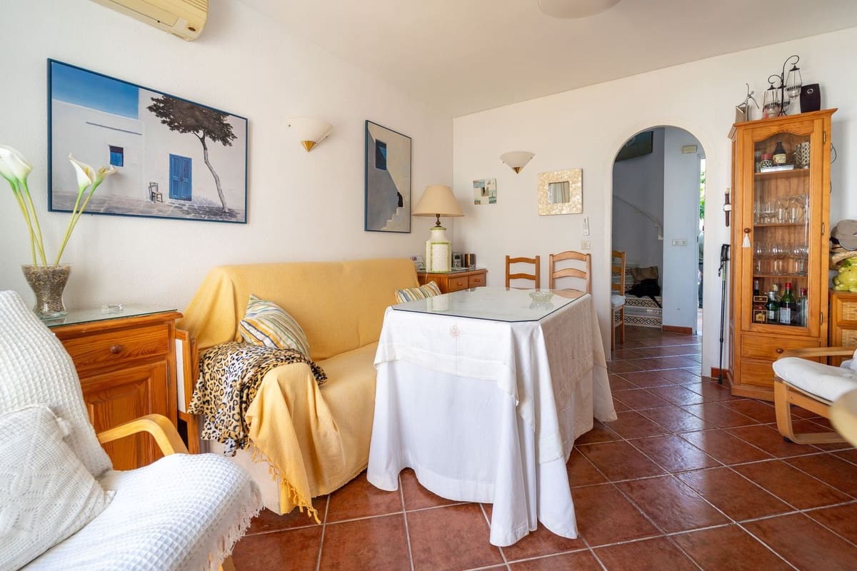 2 bedroom Semi-detached Villa for sale in Mijas Costa with pool - € 460,000 (Ref: 9972736)