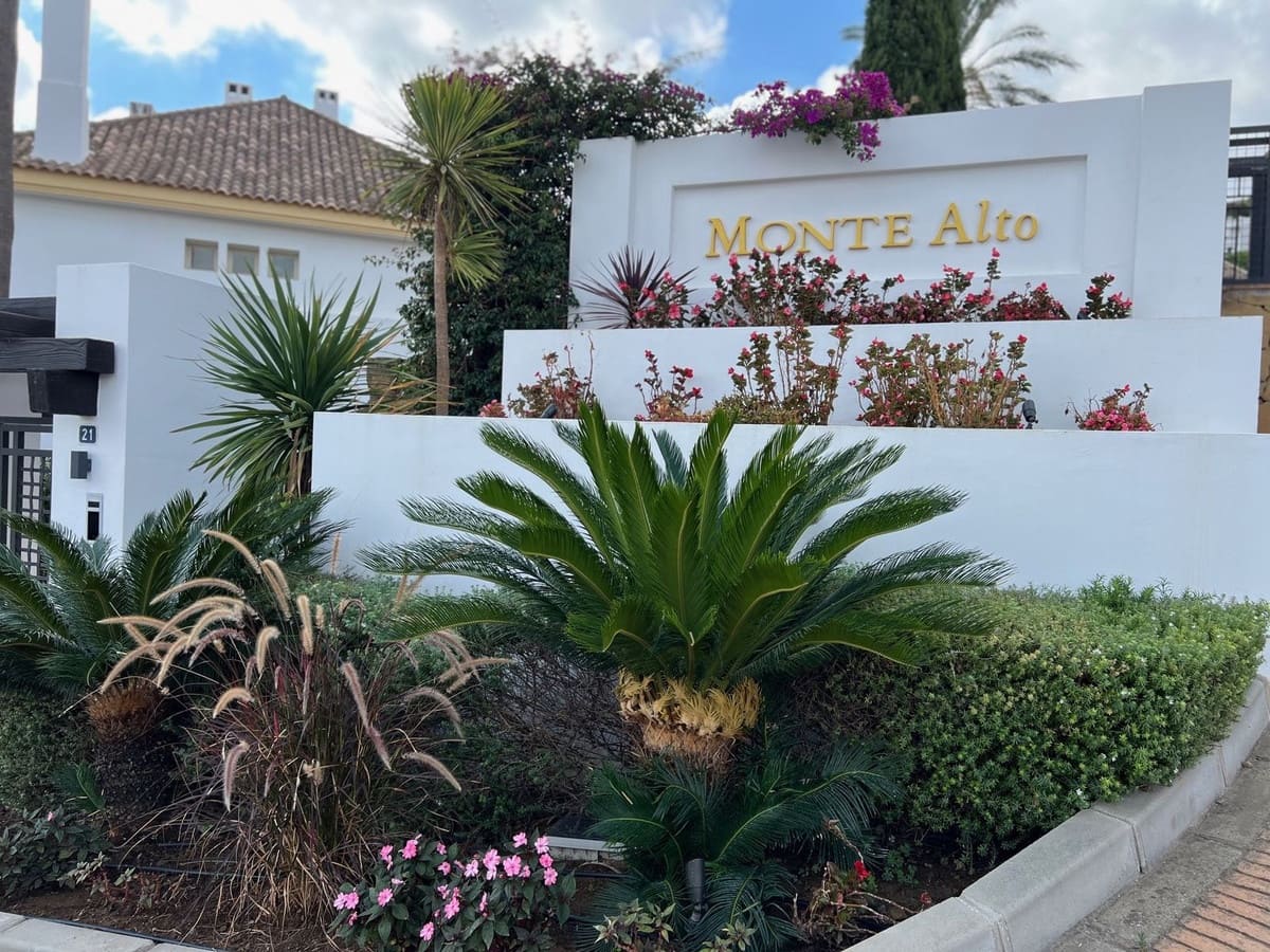 2 bedroom Townhouse for sale in La Cala Golf with pool garage - € 449,950 (Ref: 9972738)
