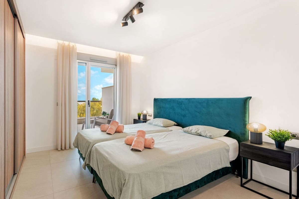 2 soverom Leilighet til salgs i La Cala Golf med svømmebasseng garasje - € 485 000 (Ref: 9972739)
