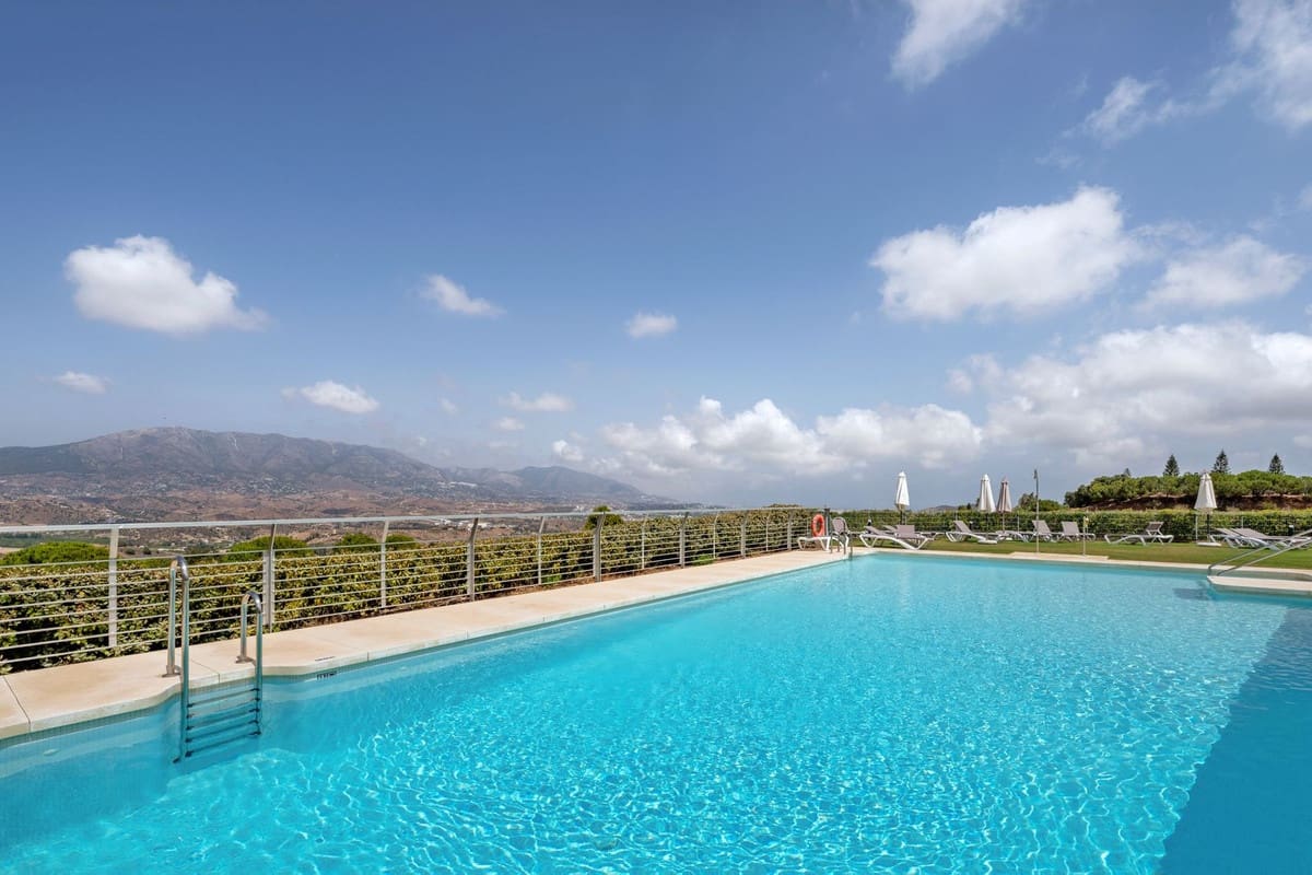2 soverom Leilighet til salgs i La Cala Golf med svømmebasseng garasje - € 485 000 (Ref: 9972739)
