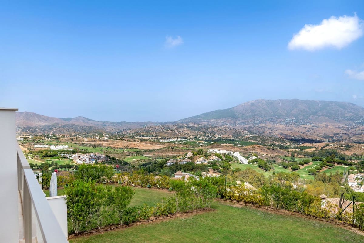 2 soverom Leilighet til salgs i La Cala Golf med svømmebasseng garasje - € 485 000 (Ref: 9972739)