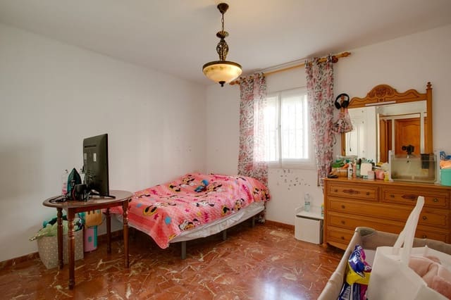 4 bedroom Townhouse for sale in Estepona with garage - € 475,000 (Ref: 9972742)