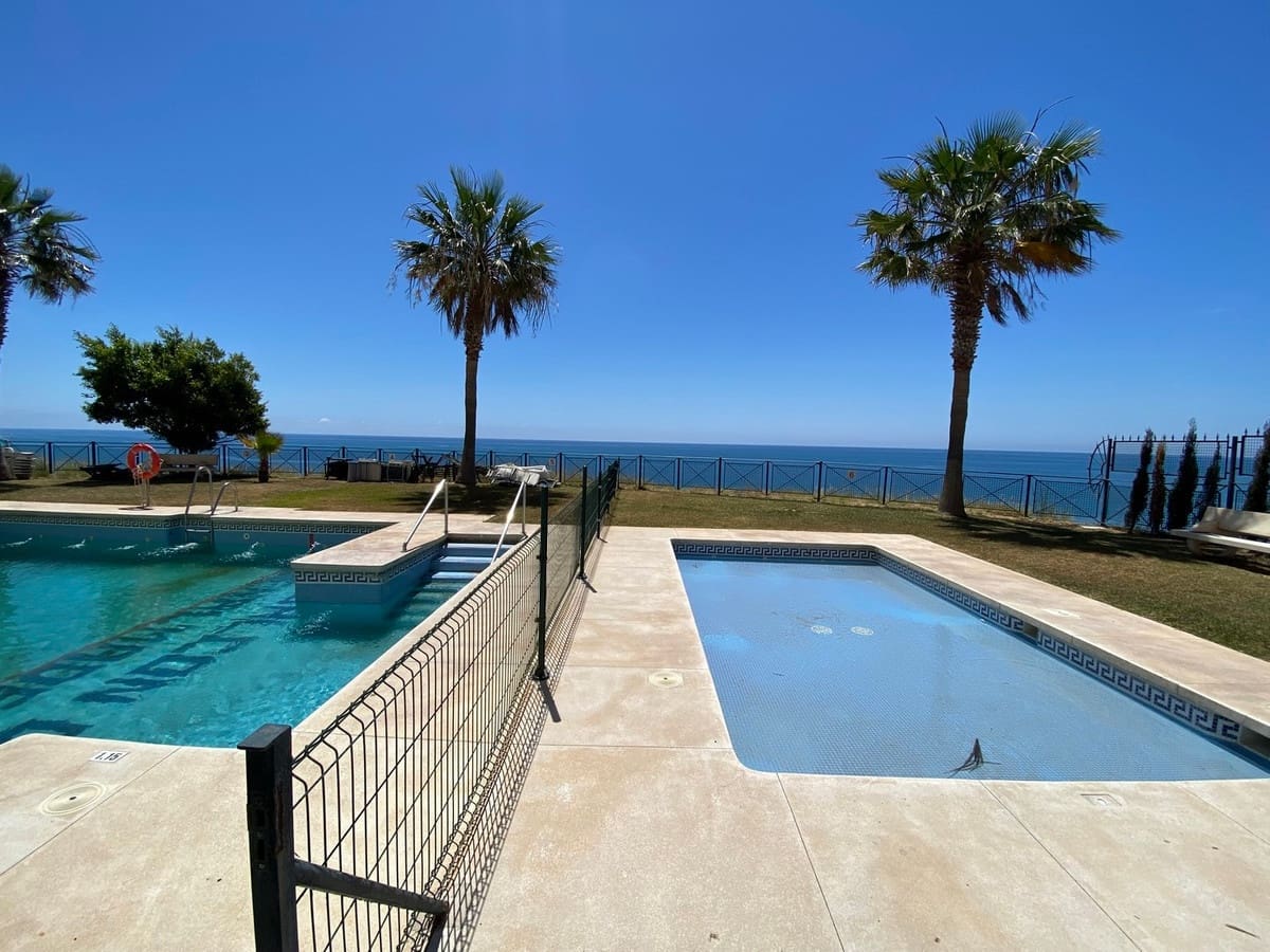 2 Zimmer Apartment zu verkaufen in Carvajal mit Pool Garage - 450.000 € (Ref: 9972745)