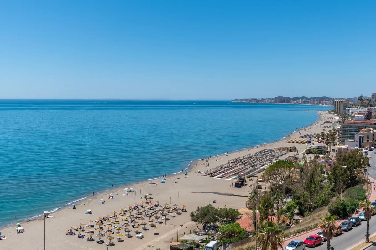 2 Zimmer Apartment zu verkaufen in Carvajal mit Pool Garage - 450.000 € (Ref: 9972745)