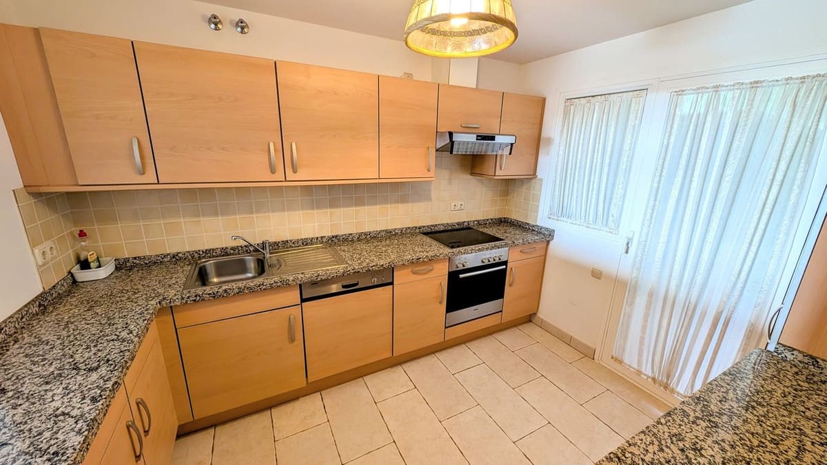 2 sovrum Lägenhet till salu i Benahavis med pool garage - 455 000 € (Ref: 9972747)