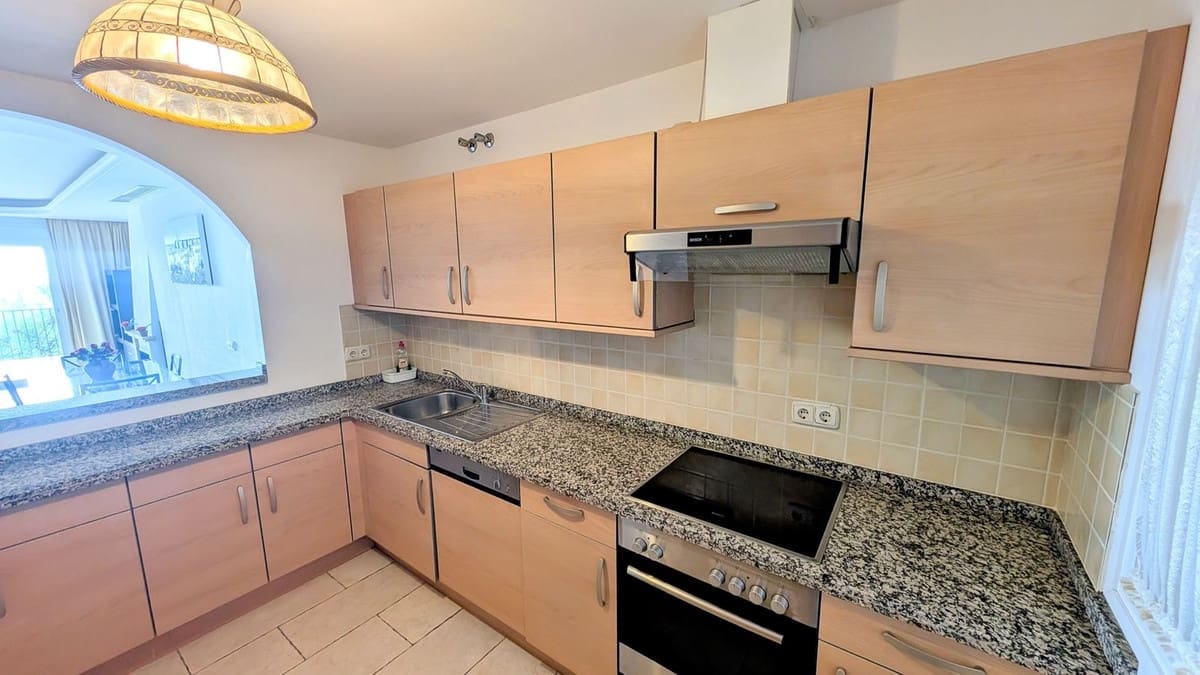 2 sovrum Lägenhet till salu i Benahavis med pool garage - 455 000 € (Ref: 9972747)