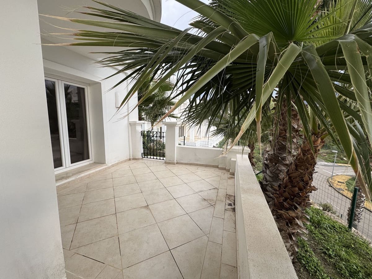 2 soverom Leilighet til salgs i Aloha Golf med svømmebasseng - € 560 000 (Ref: 9974019)