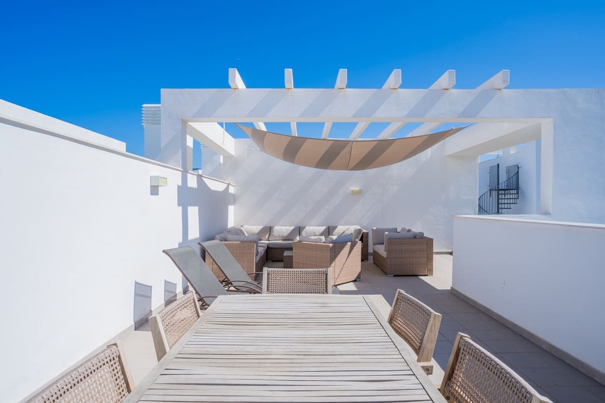 3 soveværelse Lejlighed til salg i Estepona med swimmingpool - € 539.000 (Ref: 9974021)