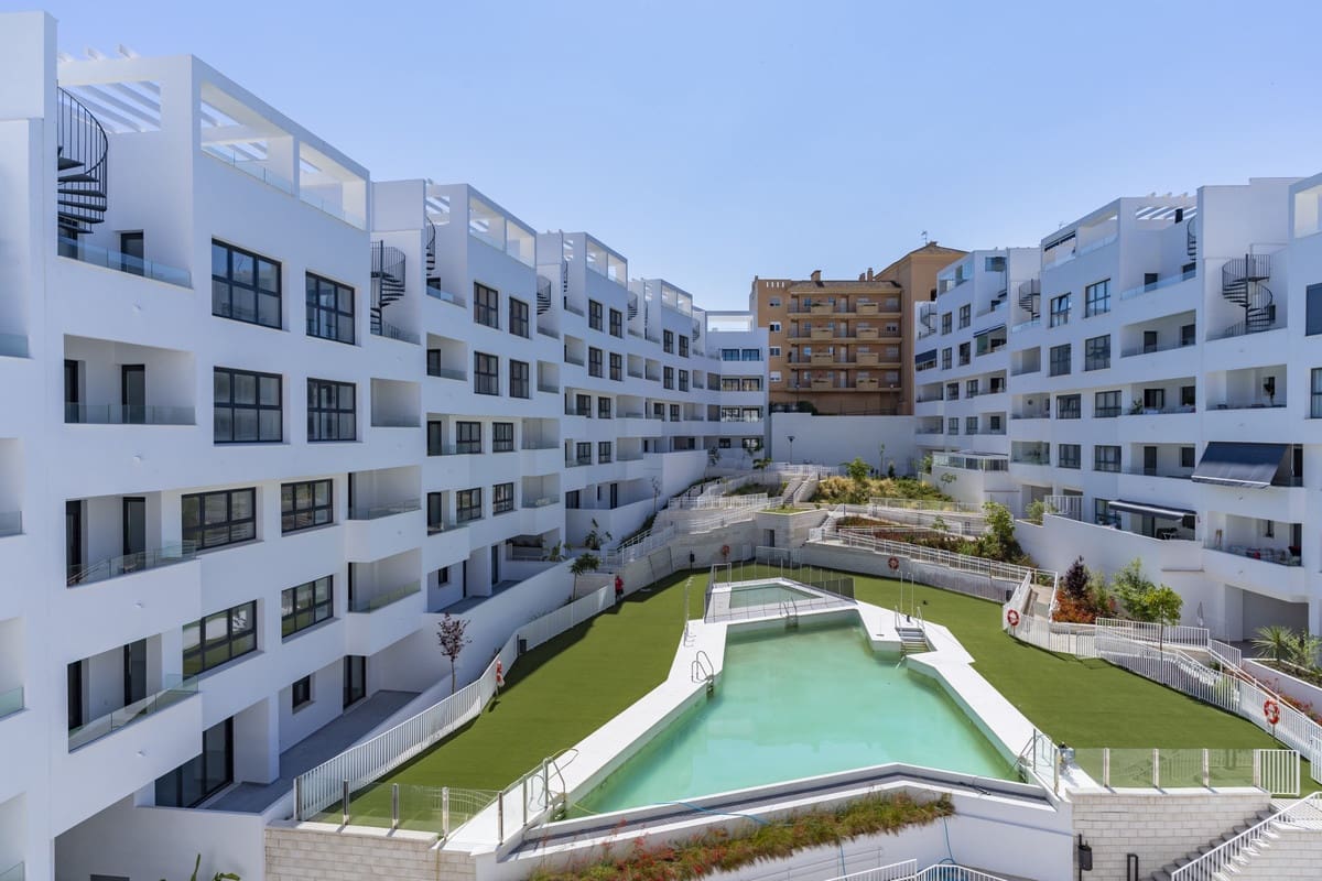 3 soveværelse Lejlighed til salg i Estepona med swimmingpool - € 539.000 (Ref: 9974021)