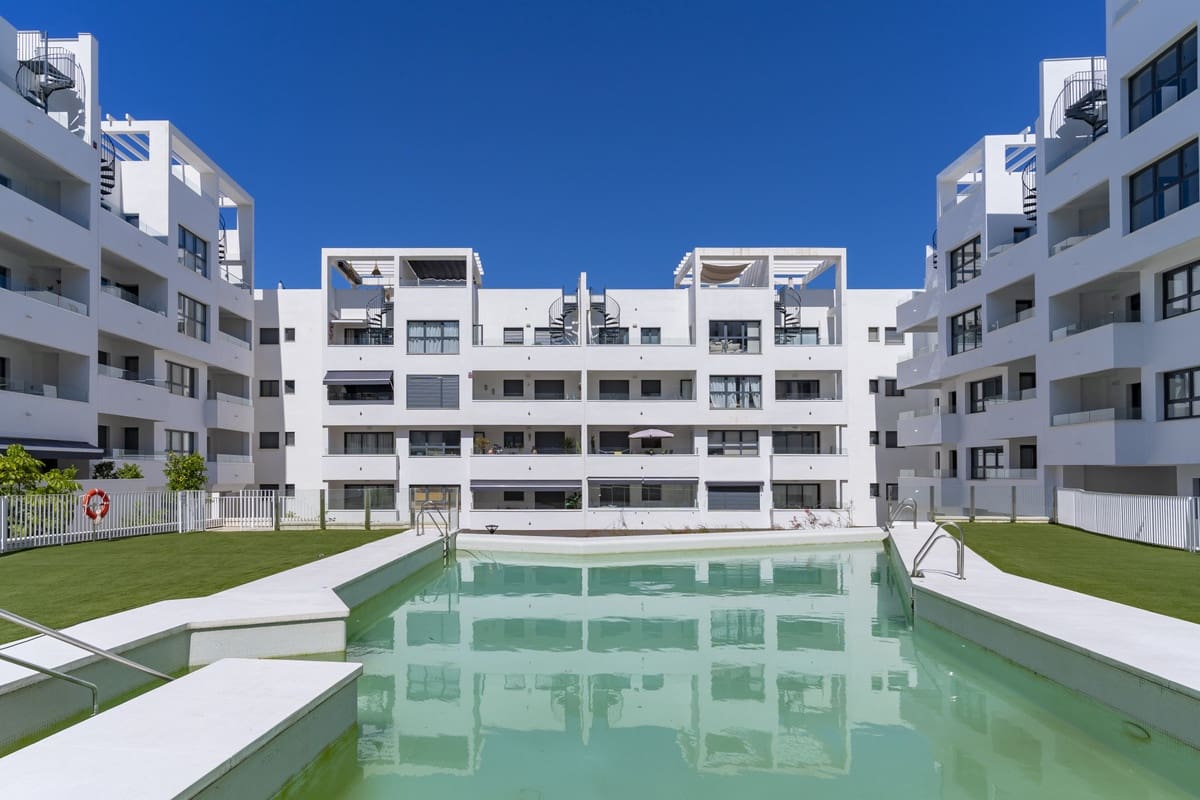 3 soveværelse Lejlighed til salg i Estepona med swimmingpool - € 539.000 (Ref: 9974021)