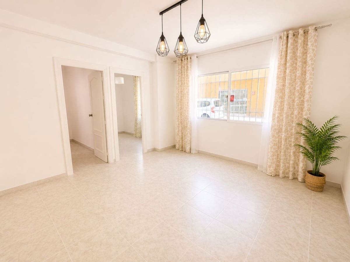 3 bedroom Apartment for sale in Fuengirola - € 200,000 (Ref: 9974022)