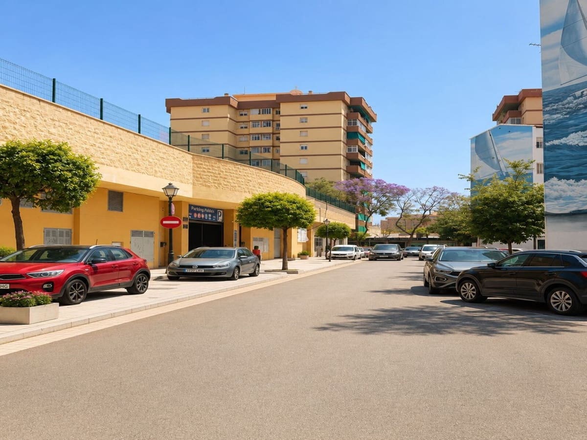 3 bedroom Apartment for sale in Fuengirola - € 200,000 (Ref: 9974022)