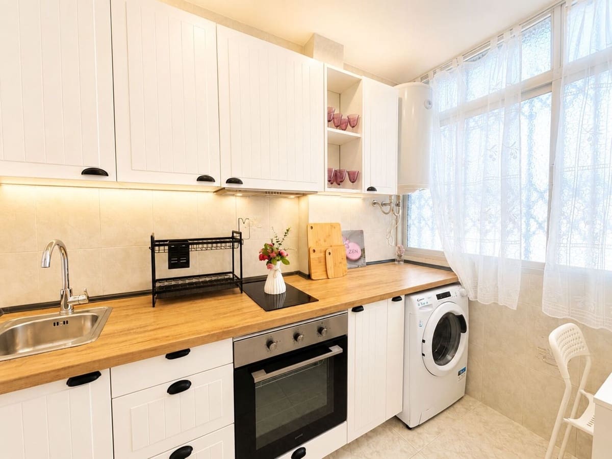 3 bedroom Apartment for sale in Fuengirola - € 200,000 (Ref: 9974022)