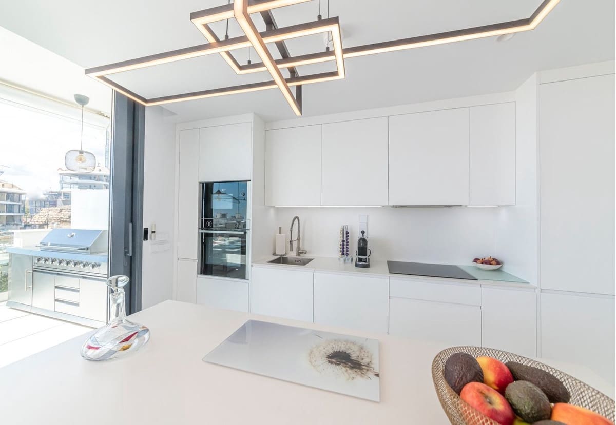 2 slaapkamer Appartement te koop in Fuengirola met zwembad - € 560.000 (Ref: 9974028)