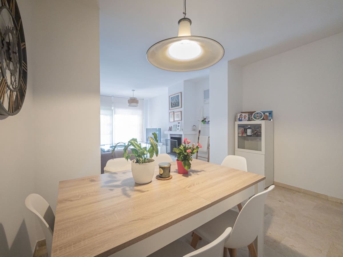 2 slaapkamer Appartement te koop in Guadalmina met zwembad - € 440.000 (Ref: 9974029)