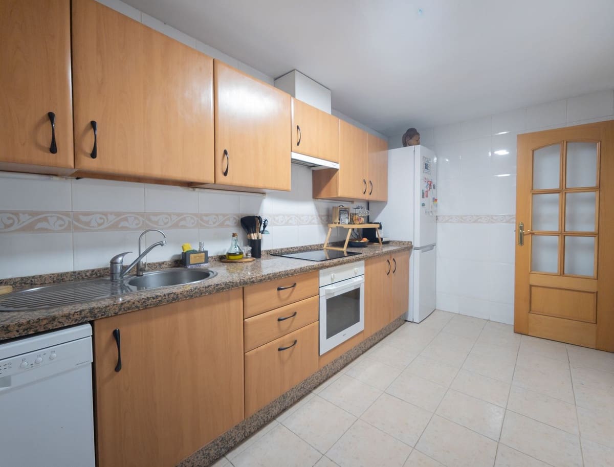 2 slaapkamer Appartement te koop in Guadalmina met zwembad - € 440.000 (Ref: 9974029)