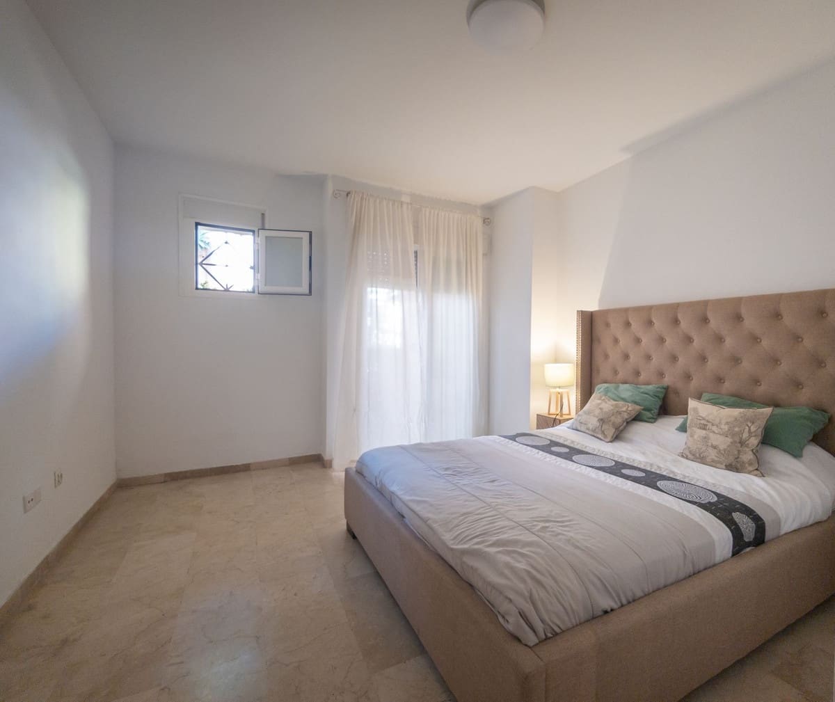 2 slaapkamer Appartement te koop in Guadalmina met zwembad - € 440.000 (Ref: 9974029)