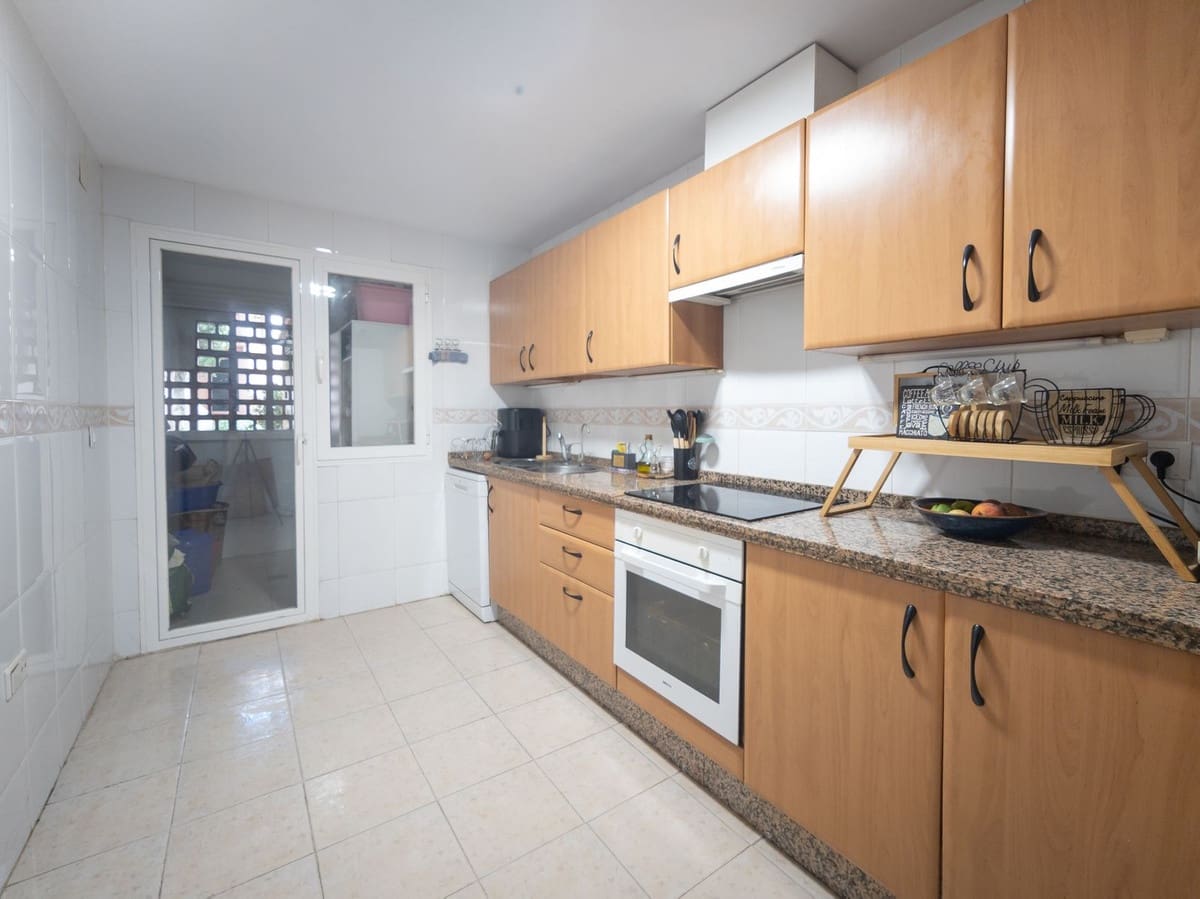 2 slaapkamer Appartement te koop in Guadalmina met zwembad - € 440.000 (Ref: 9974029)