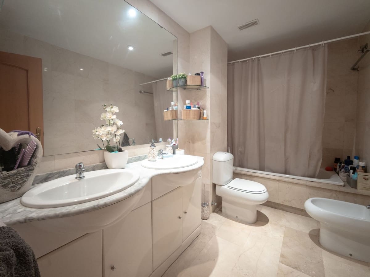 2 slaapkamer Appartement te koop in Guadalmina met zwembad - € 440.000 (Ref: 9974029)
