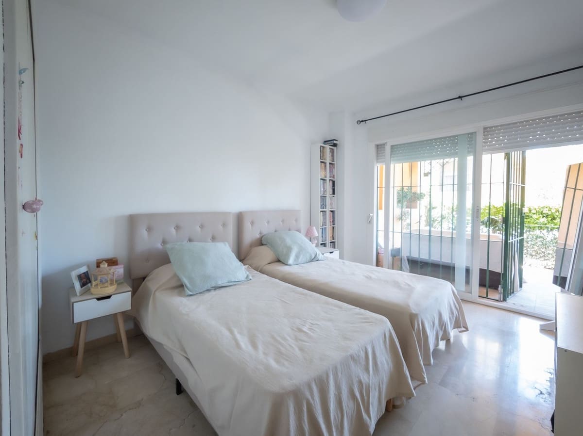 2 slaapkamer Appartement te koop in Guadalmina met zwembad - € 440.000 (Ref: 9974029)