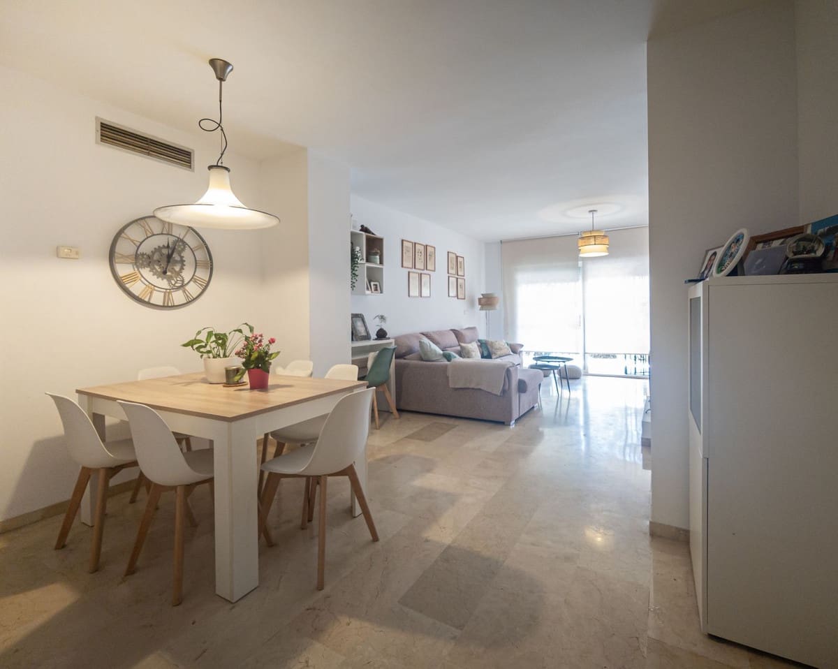 2 slaapkamer Appartement te koop in Guadalmina met zwembad - € 440.000 (Ref: 9974029)