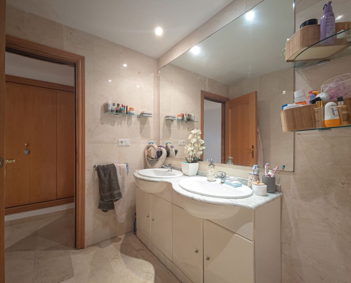 2 slaapkamer Appartement te koop in Guadalmina met zwembad - € 440.000 (Ref: 9974029)
