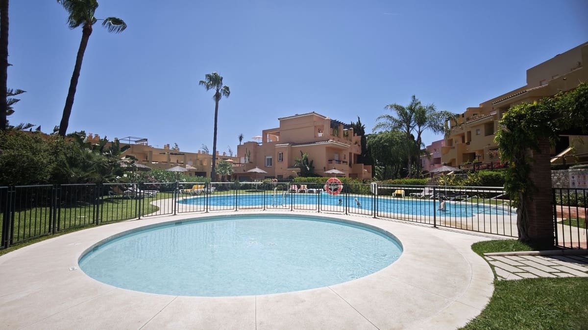 2 slaapkamer Appartement te koop in Guadalmina met zwembad - € 440.000 (Ref: 9974029)