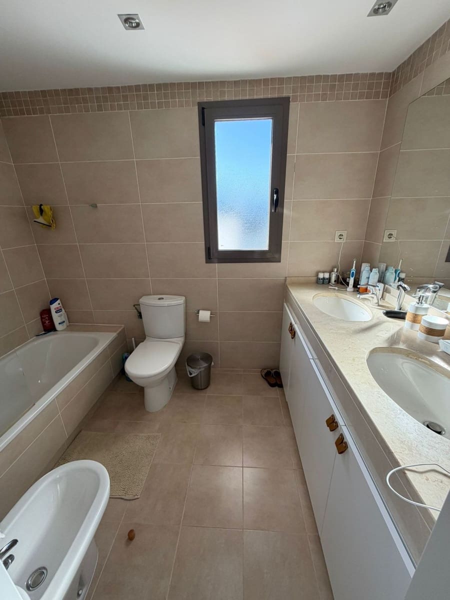 2 soveværelse Lejlighed til salg i La Cala de Mijas med swimmingpool garage - € 550.000 (Ref: 9974032)