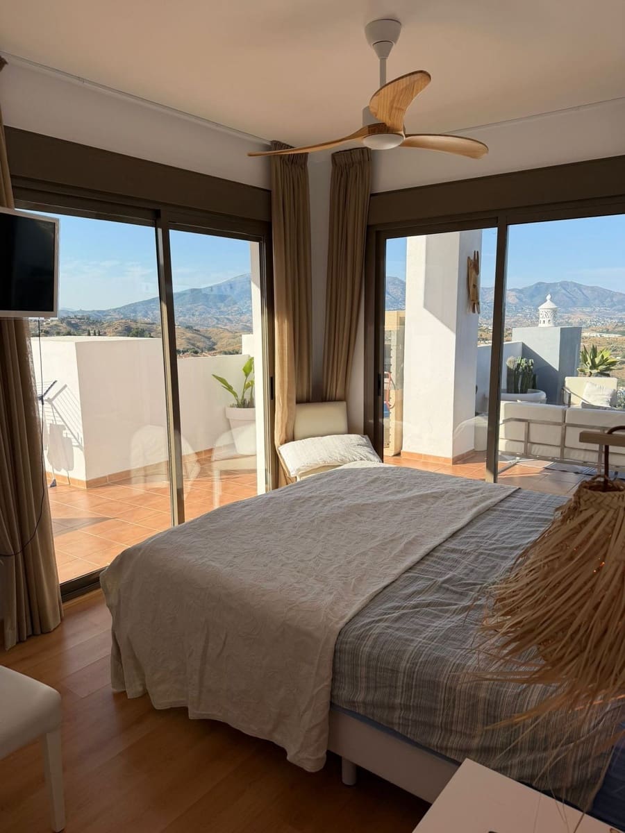 2 soveværelse Lejlighed til salg i La Cala de Mijas med swimmingpool garage - € 550.000 (Ref: 9974032)