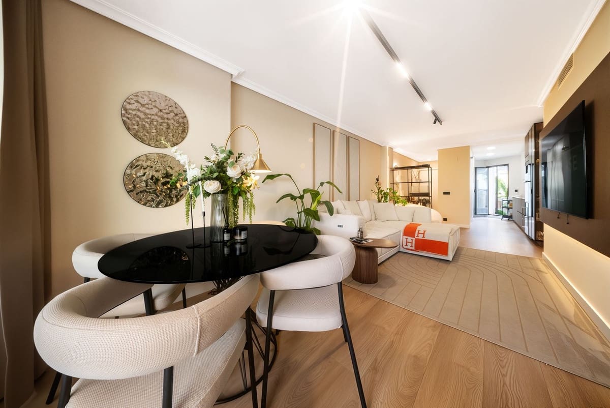 2 soverom Leilighet til salgs i New Golden Mile med svømmebasseng - € 555 000 (Ref: 9974035)