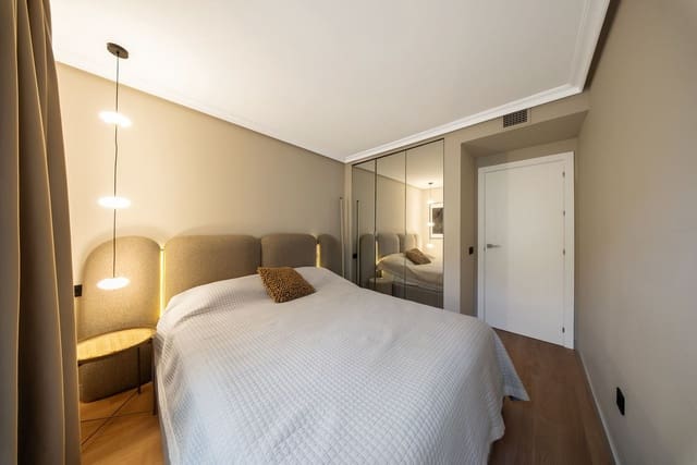 Apartamento de 2 habitaciones en Selwo, Estepona en venta con piscina garaje - 495.000 € (Ref: 9974035)