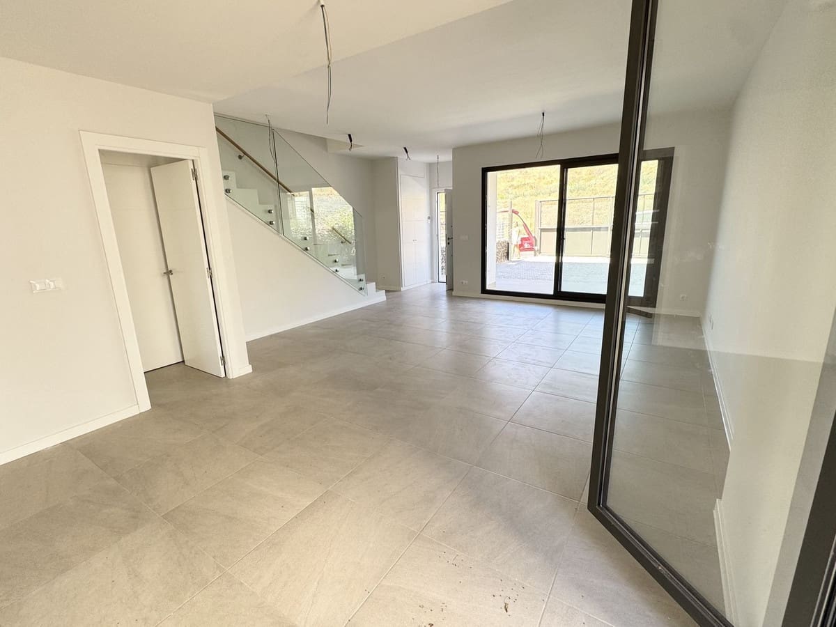 3 bedroom Semi-detached Villa for sale in Riviera del Sol with pool - € 550,000 (Ref: 9974036)