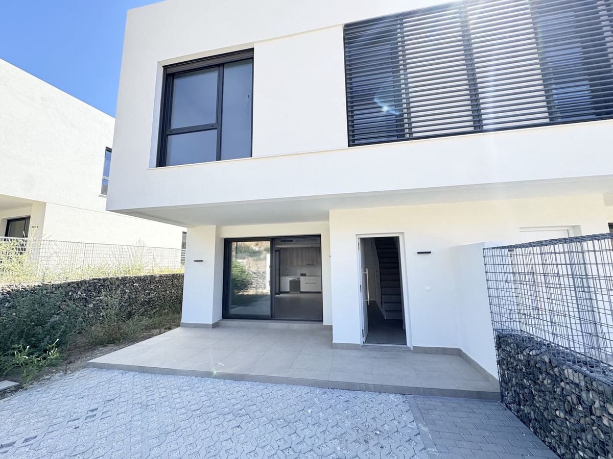 3 bedroom Semi-detached Villa for sale in Riviera del Sol with pool - € 550,000 (Ref: 9974036)