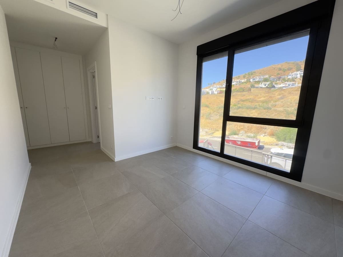 3 bedroom Semi-detached Villa for sale in Riviera del Sol with pool - € 550,000 (Ref: 9974036)