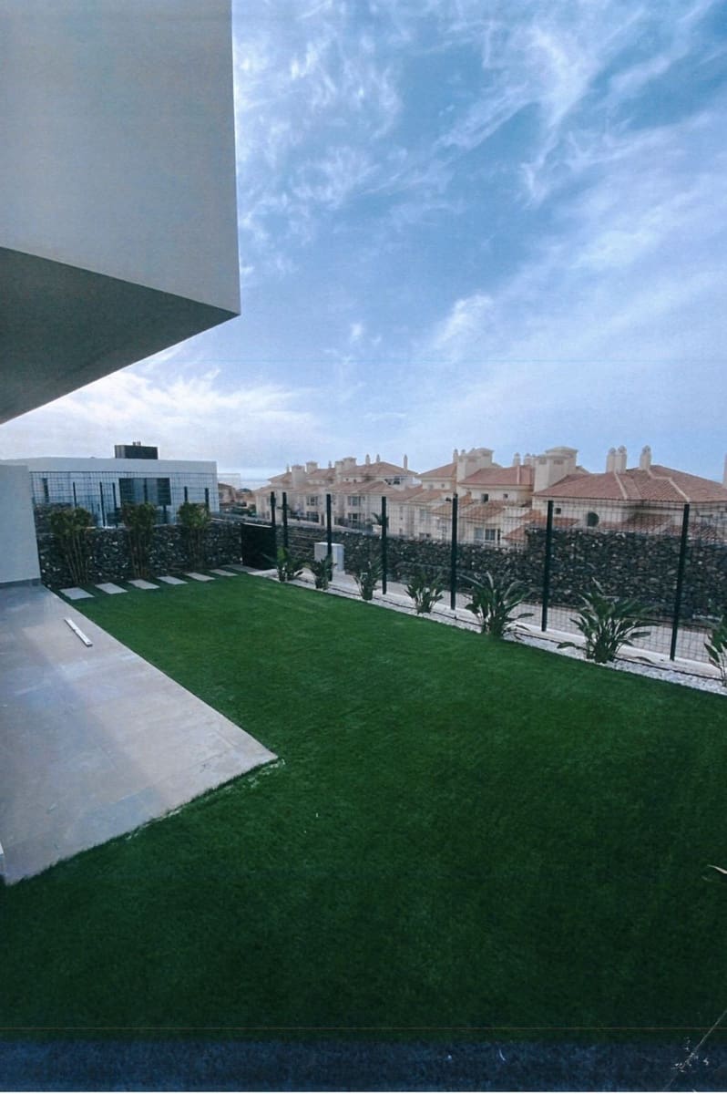 3 bedroom Semi-detached Villa for sale in Riviera del Sol with pool - € 550,000 (Ref: 9974036)
