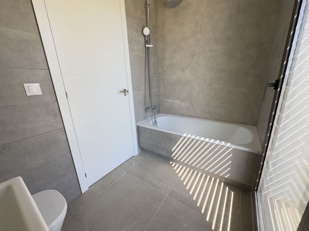 3 bedroom Semi-detached Villa for sale in Riviera del Sol with pool - € 550,000 (Ref: 9974036)