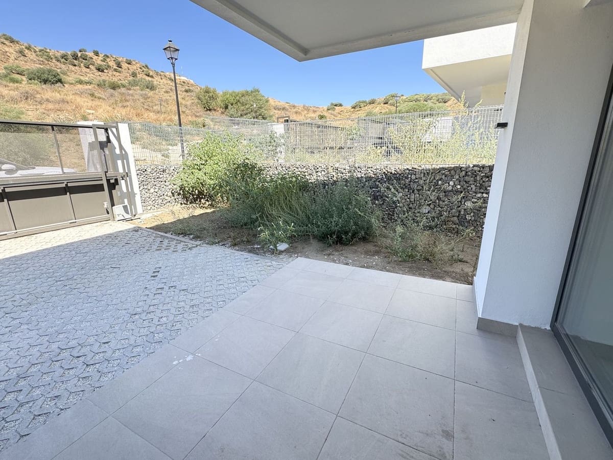 3 bedroom Semi-detached Villa for sale in Riviera del Sol with pool - € 550,000 (Ref: 9974036)