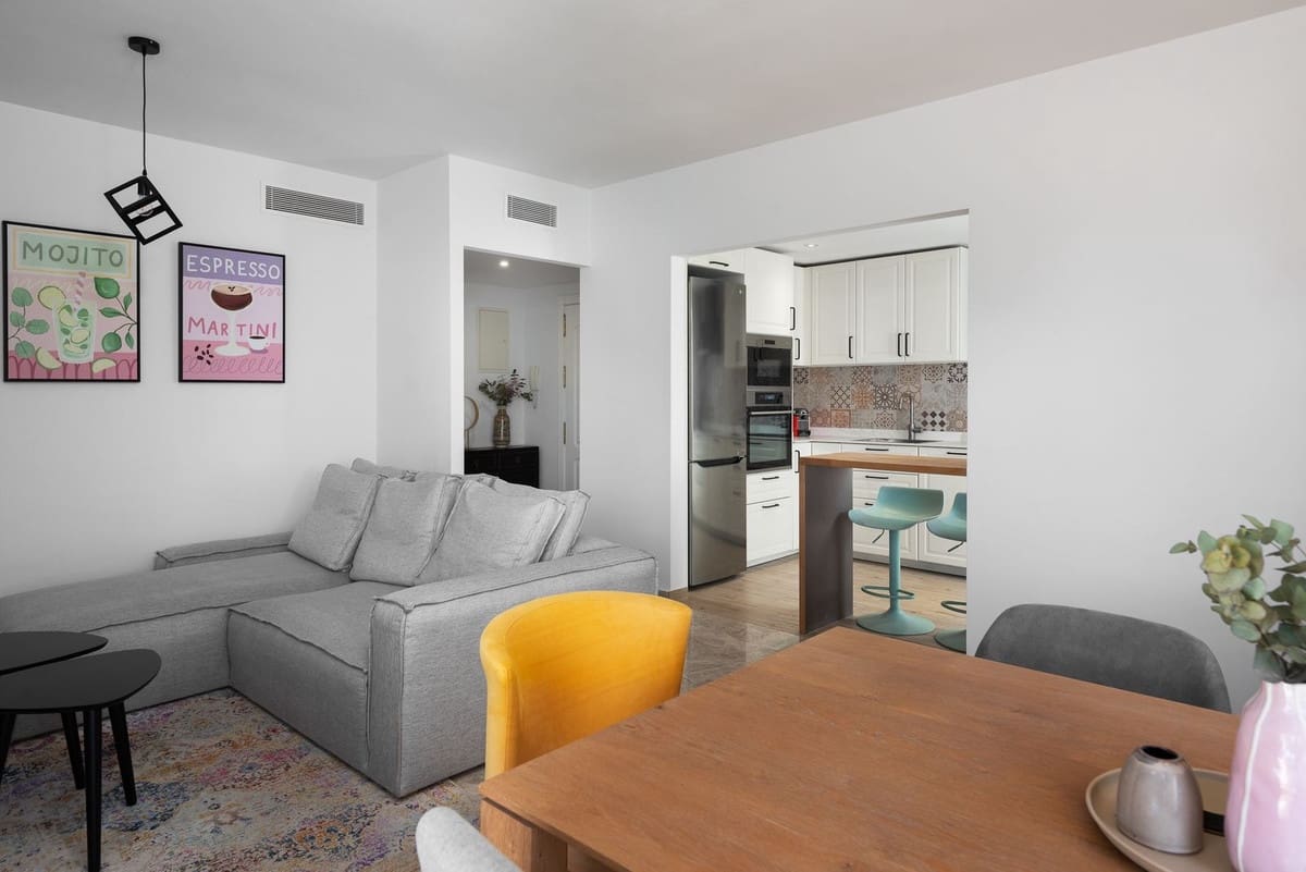 2 soverom Leilighet til salgs i Nueva Andalucia med svømmebasseng - € 519 000 (Ref: 9974037)