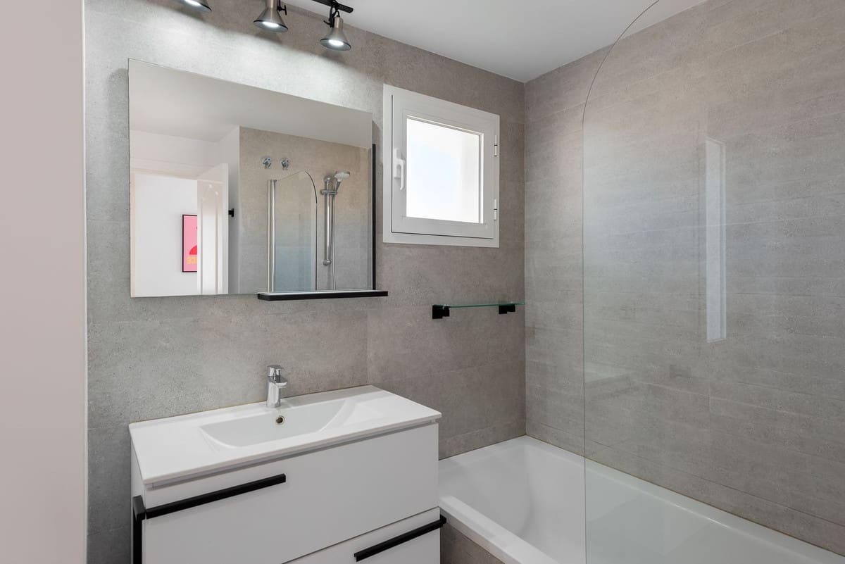 2 soverom Leilighet til salgs i Nueva Andalucia med svømmebasseng - € 519 000 (Ref: 9974037)