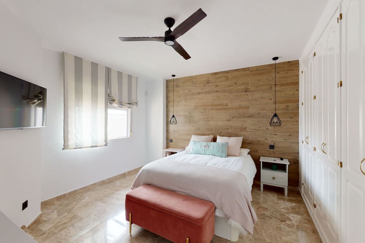 2 soverom Leilighet til salgs i Nueva Andalucia med svømmebasseng - € 519 000 (Ref: 9974037)