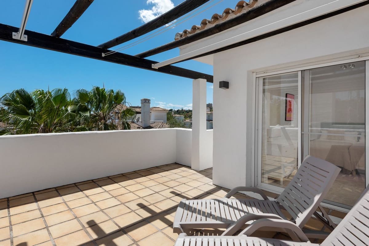 2 soverom Leilighet til salgs i Nueva Andalucia med svømmebasseng - € 519 000 (Ref: 9974037)