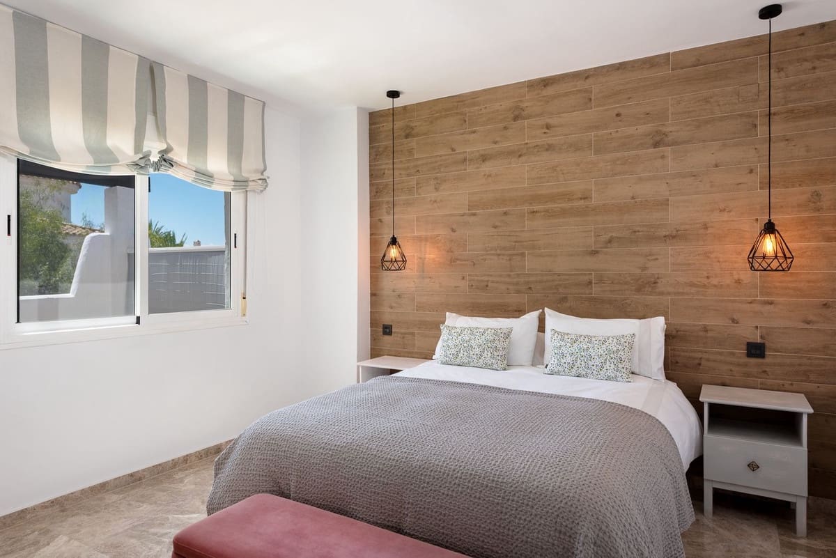 2 soverom Leilighet til salgs i Nueva Andalucia med svømmebasseng - € 519 000 (Ref: 9974037)