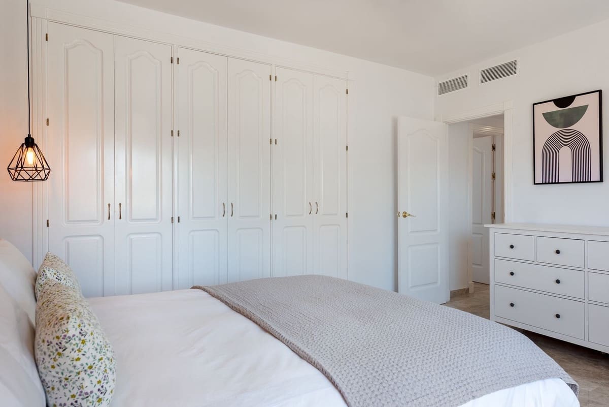 2 soverom Leilighet til salgs i Nueva Andalucia med svømmebasseng - € 519 000 (Ref: 9974037)