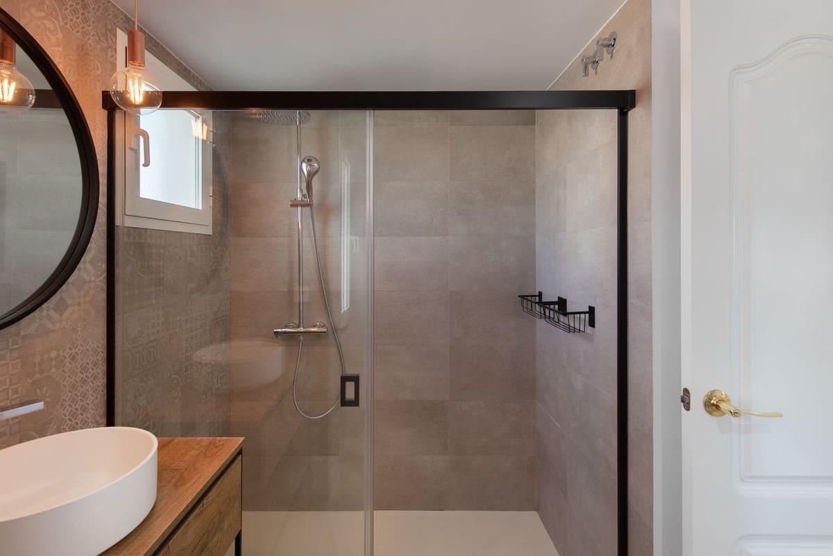 2 soverom Leilighet til salgs i Nueva Andalucia med svømmebasseng - € 519 000 (Ref: 9974037)