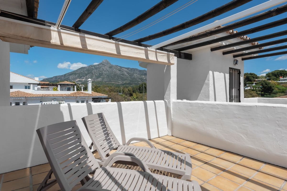 2 soverom Leilighet til salgs i Nueva Andalucia med svømmebasseng - € 519 000 (Ref: 9974037)