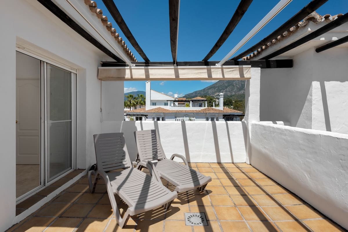2 soverom Leilighet til salgs i Nueva Andalucia med svømmebasseng - € 519 000 (Ref: 9974037)