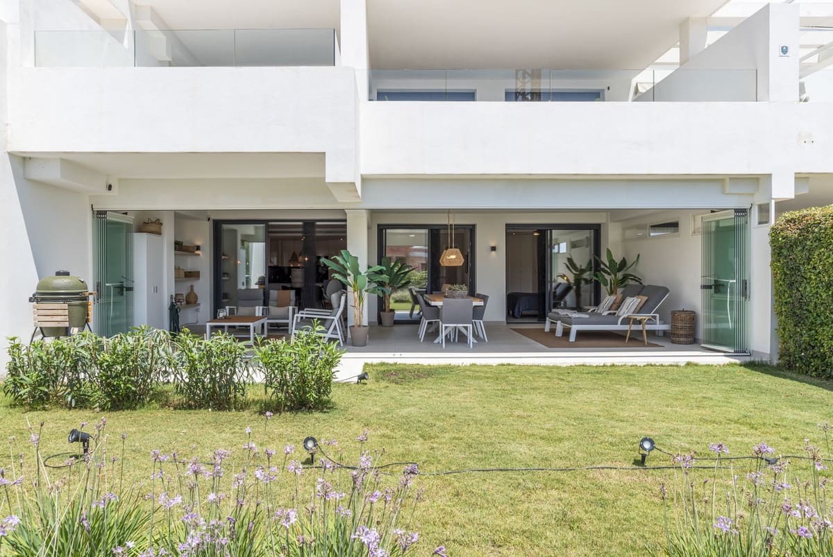 2 soverom Leilighet til salgs i Estepona med svømmebasseng garasje - € 495 000 (Ref: 9974038)