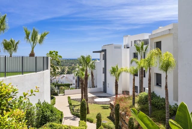 2 soverom Leilighet til salgs i Estepona Golf, Estepona med svømmebasseng garasje - € 495 000 (Ref: 9974038)