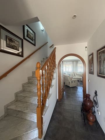 3 bedroom Townhouse for sale in Estepona with garage - € 550,000 (Ref: 9974041)